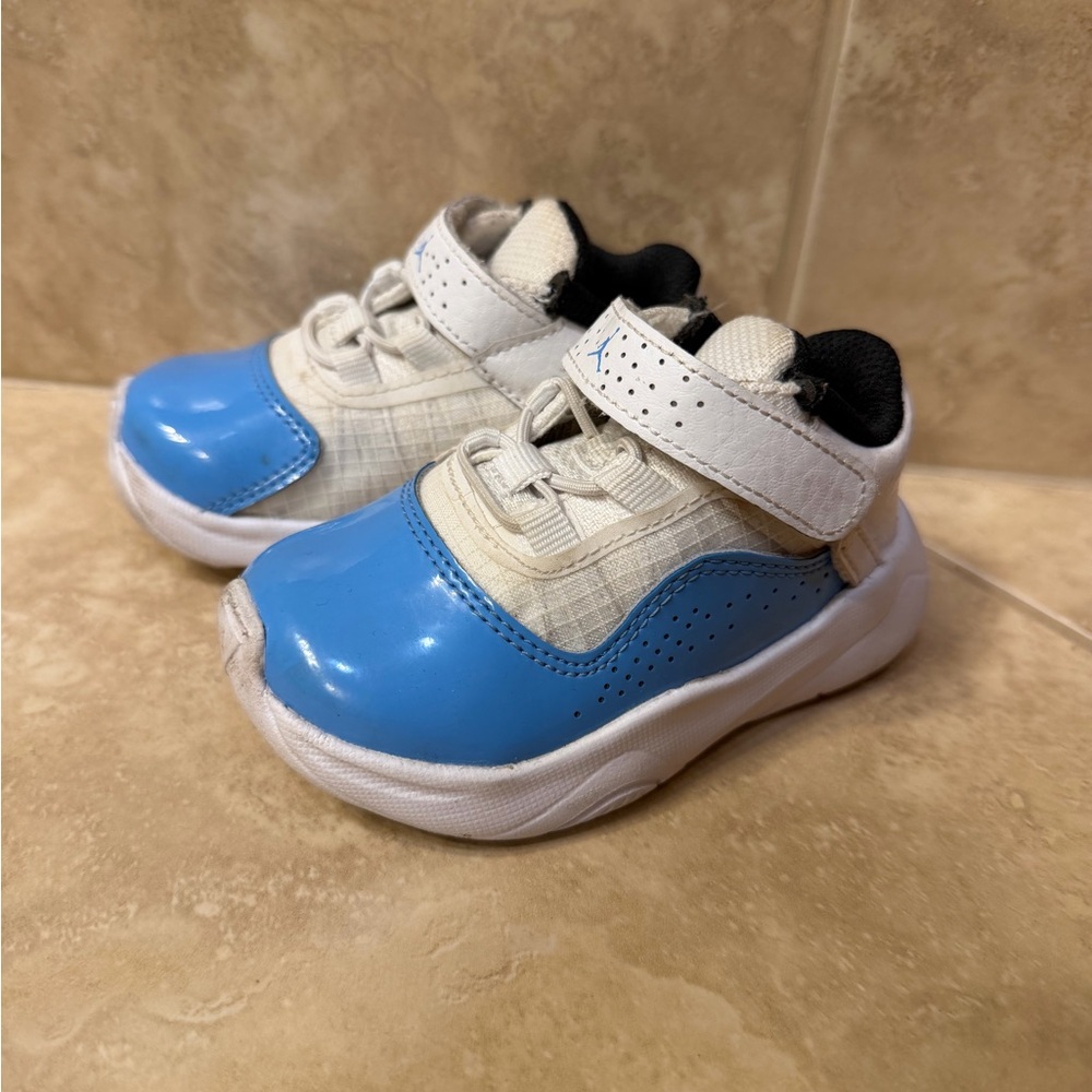 Nike Jordan 11 CMFT Low toddler sneakers in the University Blue